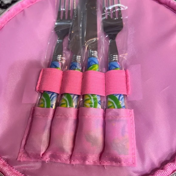 NWOT Lilly Pulitzer Picnic Basket Cooler with Accessories - Picture 10 of 11